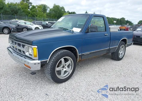 1993 Chevrolet S Truck S10 из США, поврежденный, VIN 1GCCS14R8P8117486